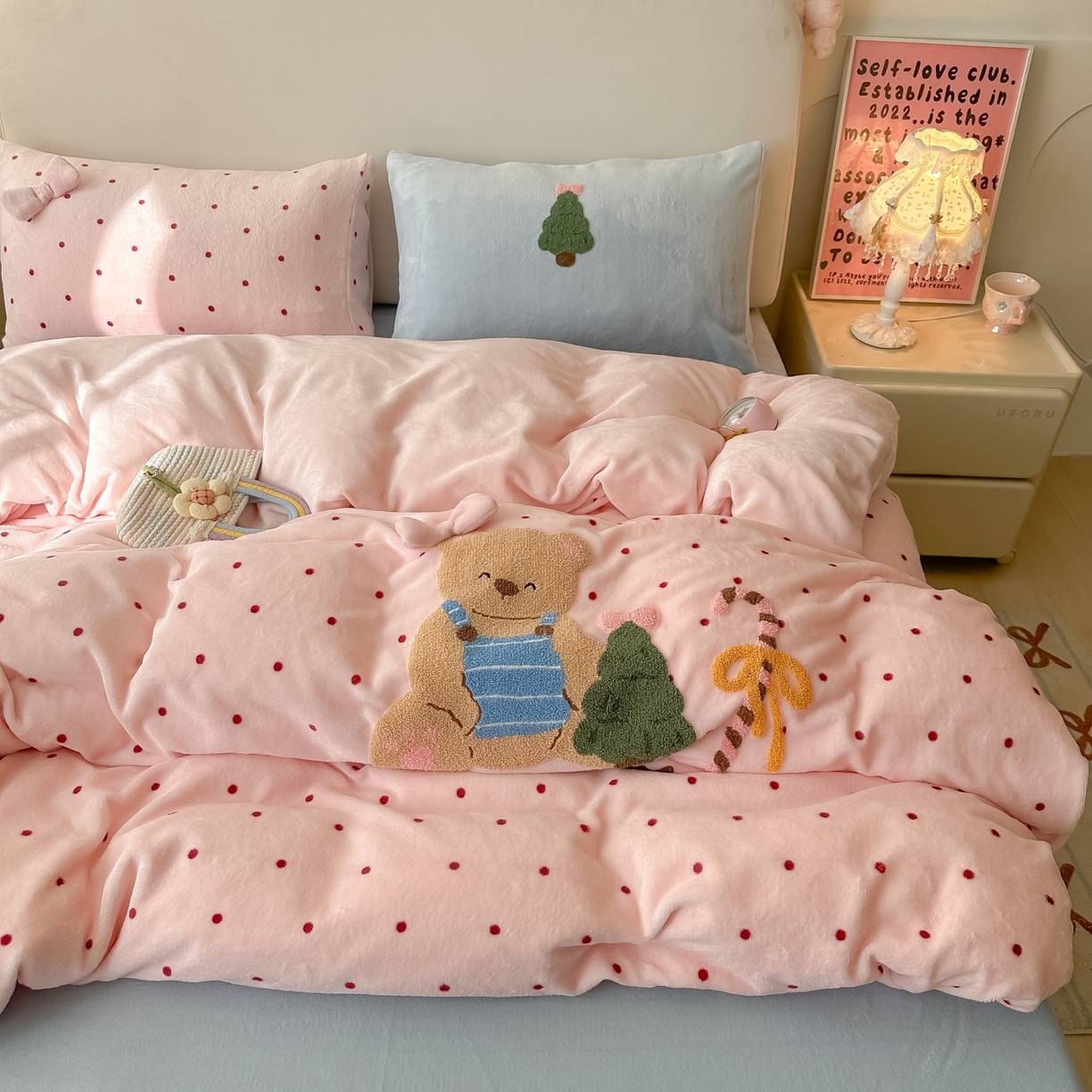 91家纺网 家纺一手货源 找家纺 （总）子钦家纺 2025秋冬新款加厚牛奶绒撸猫感毛巾绣四件套-圣诞小熊