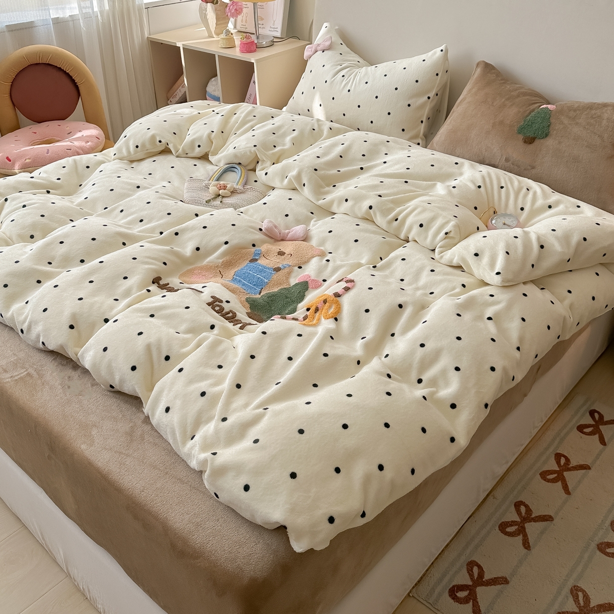 91家纺网 家纺一手货源 找家纺 子钦家纺 2025秋冬新款加厚牛奶绒撸猫感毛巾绣四件套-圣诞小熊 圣诞小熊-奶波点