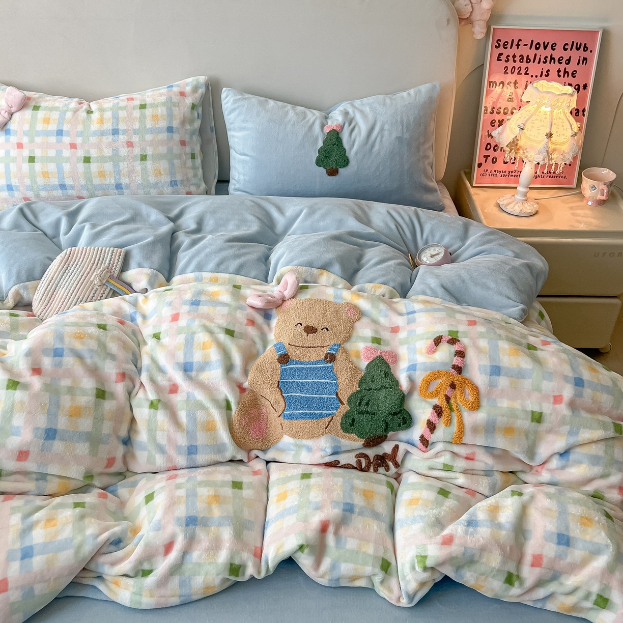 子钦家纺 2025秋冬新款加厚牛奶绒撸猫感毛巾绣四件套-圣诞小熊 圣诞小熊-七彩格