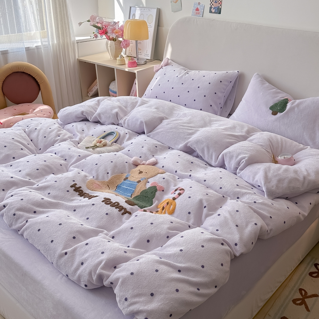 91家纺网 家纺一手货源 找家纺 子钦家纺 2025秋冬新款加厚牛奶绒撸猫感毛巾绣四件套-圣诞小熊 圣诞小熊-紫波点