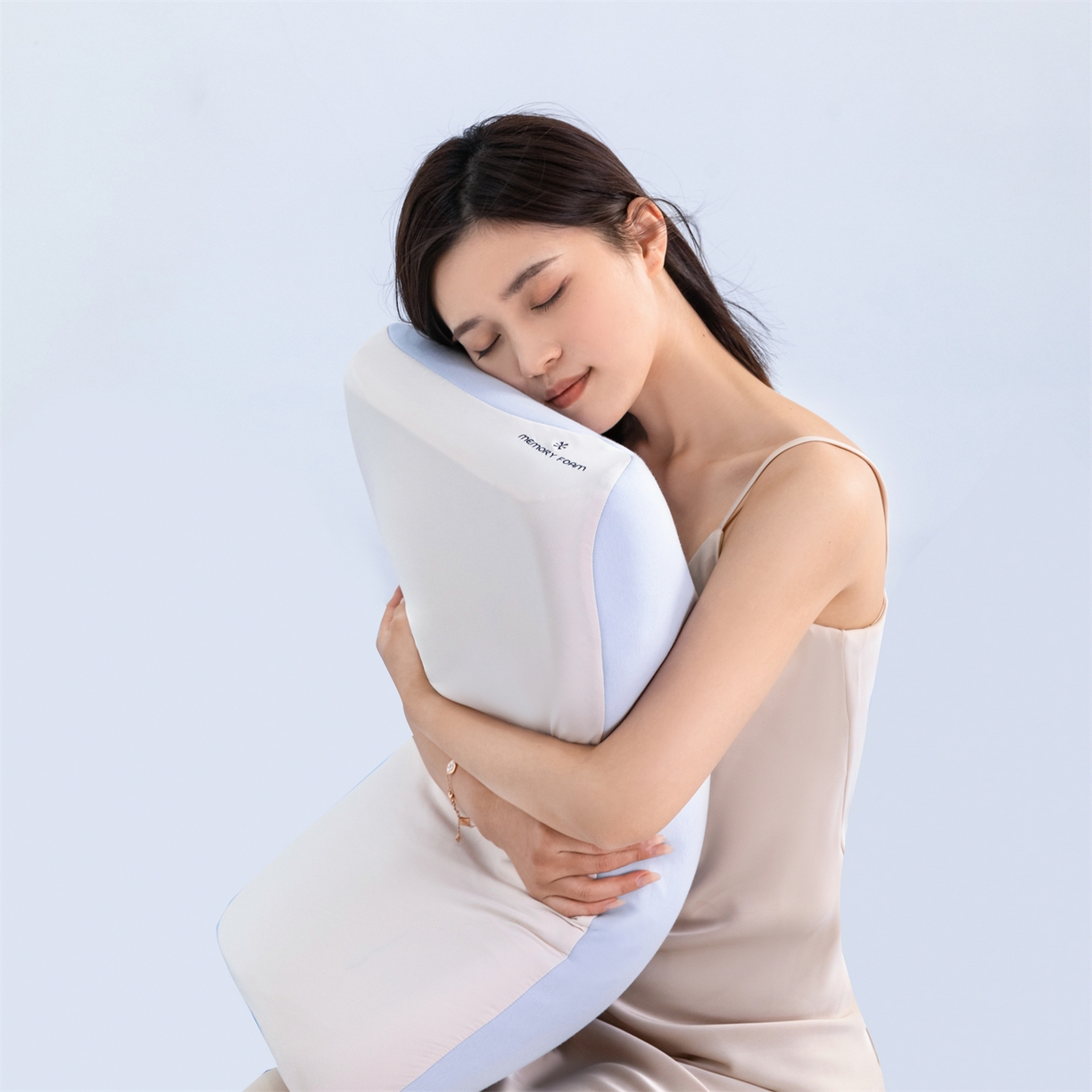 91家纺网 家纺一手货源 找家纺 （总）金牛枕芯 厂家直供2026新款40D深睡三芯Pro3.0零压力记忆枕芯酒店枕头深睡眠慢回弹记忆枕42×70cm