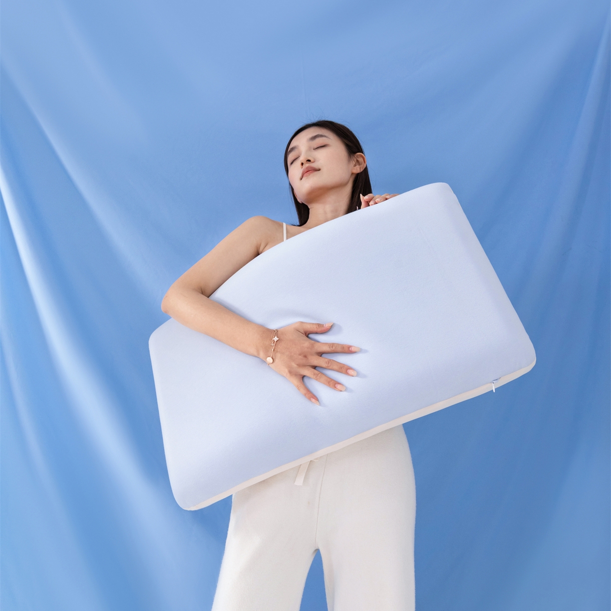 91家纺网 家纺一手货源 找家纺 （总）金牛枕芯 厂家直供2026新款40D深睡三芯Pro3.0零压力记忆枕芯酒店枕头深睡眠慢回弹记忆枕42×70cm