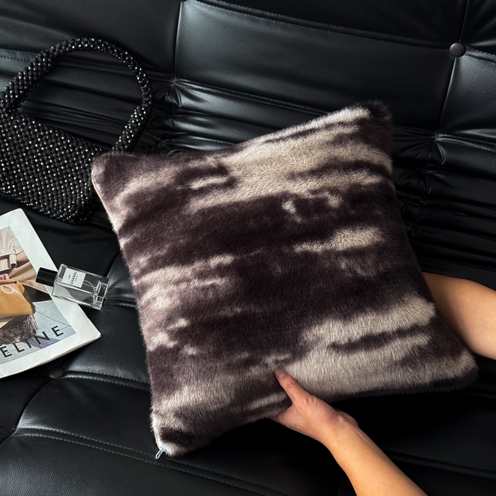 91家纺网 家纺一手货源 找家纺 （总）九花鹿 2025新款轻奢水貂绒印花抱枕套