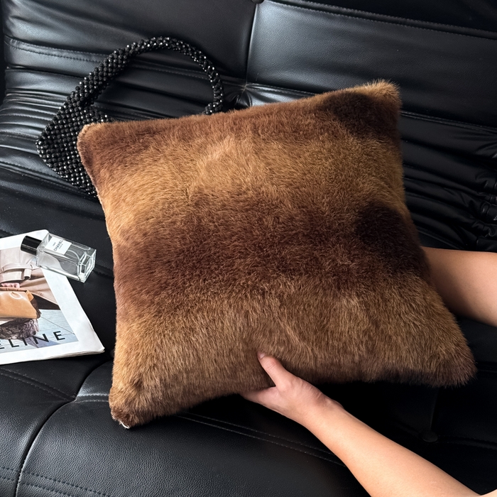 91家纺网 家纺一手货源 找家纺 （总）九花鹿 2025新款轻奢水貂绒印花抱枕套