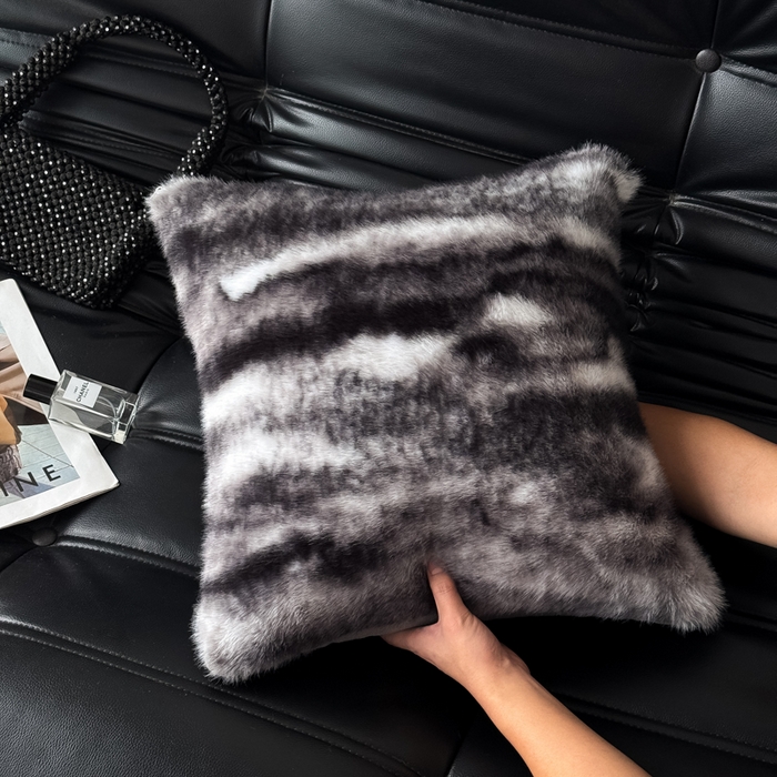 91家纺网 家纺一手货源 找家纺 （总）九花鹿 2025新款轻奢水貂绒印花抱枕套