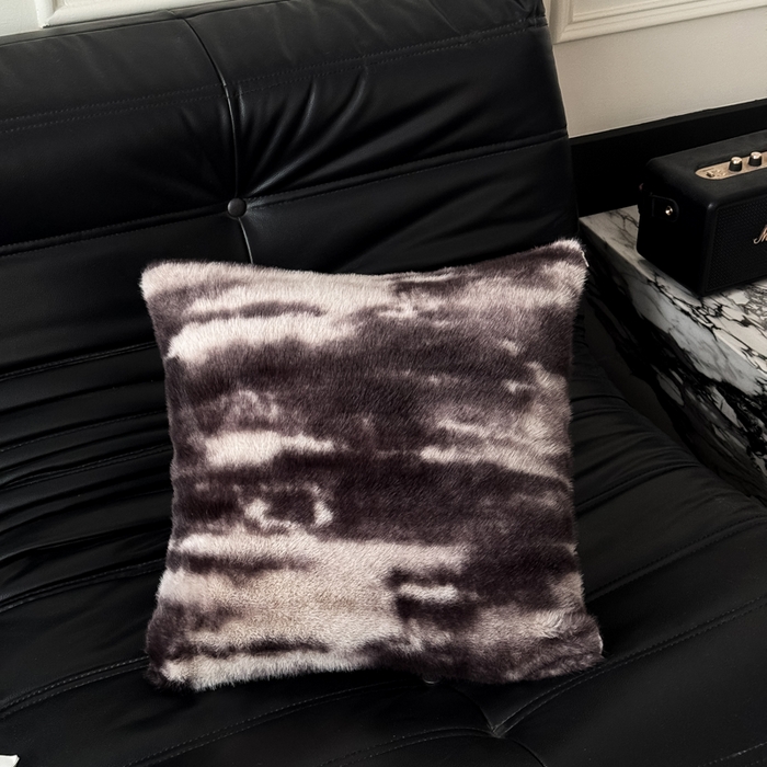 91家纺网 家纺一手货源 找家纺 九花鹿 2025新款轻奢水貂绒印花抱枕套 艾莉