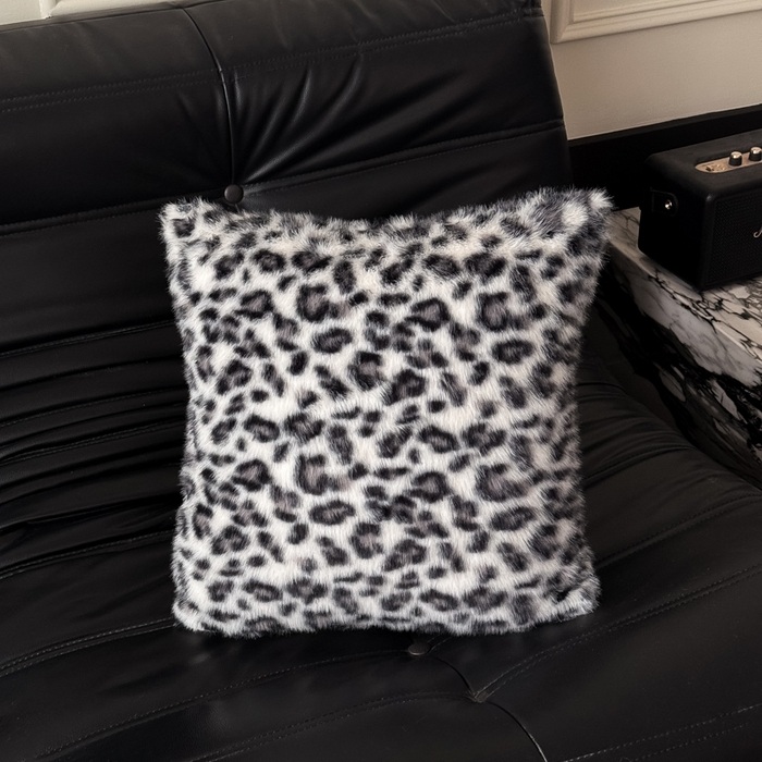 91家纺网 家纺一手货源 找家纺 九花鹿 2025新款轻奢水貂绒印花抱枕套 豹纹-灰