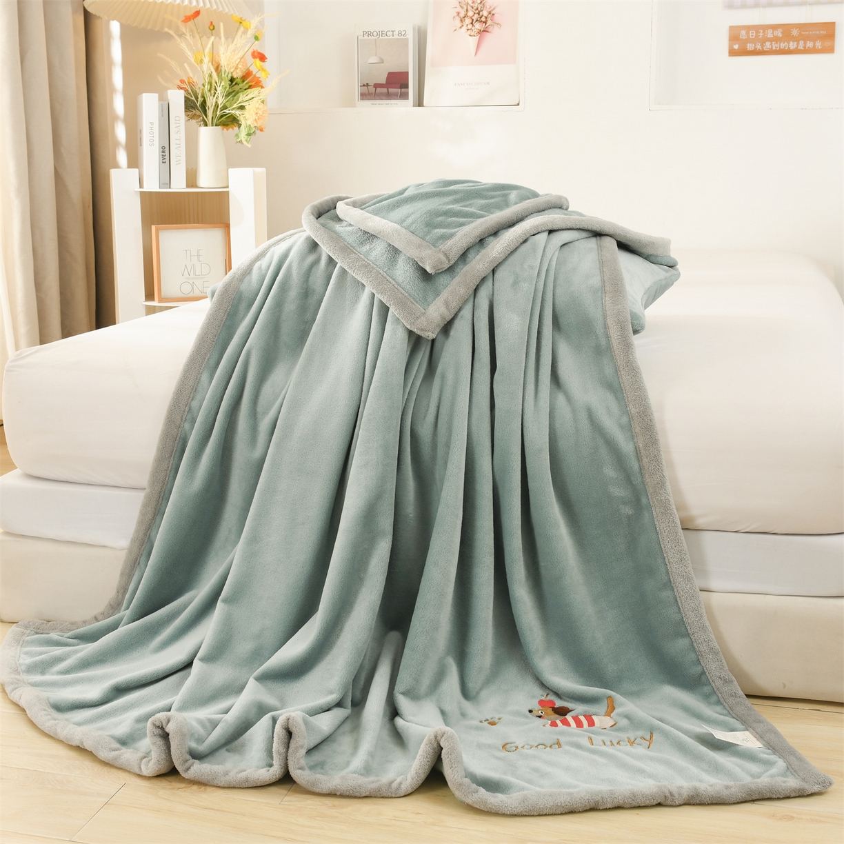 91家纺网 家纺一手货源 找家纺 恋绒家纺 2025新款刺绣款双面绒毛毯毯子盖毯 幸运狗-湖蓝