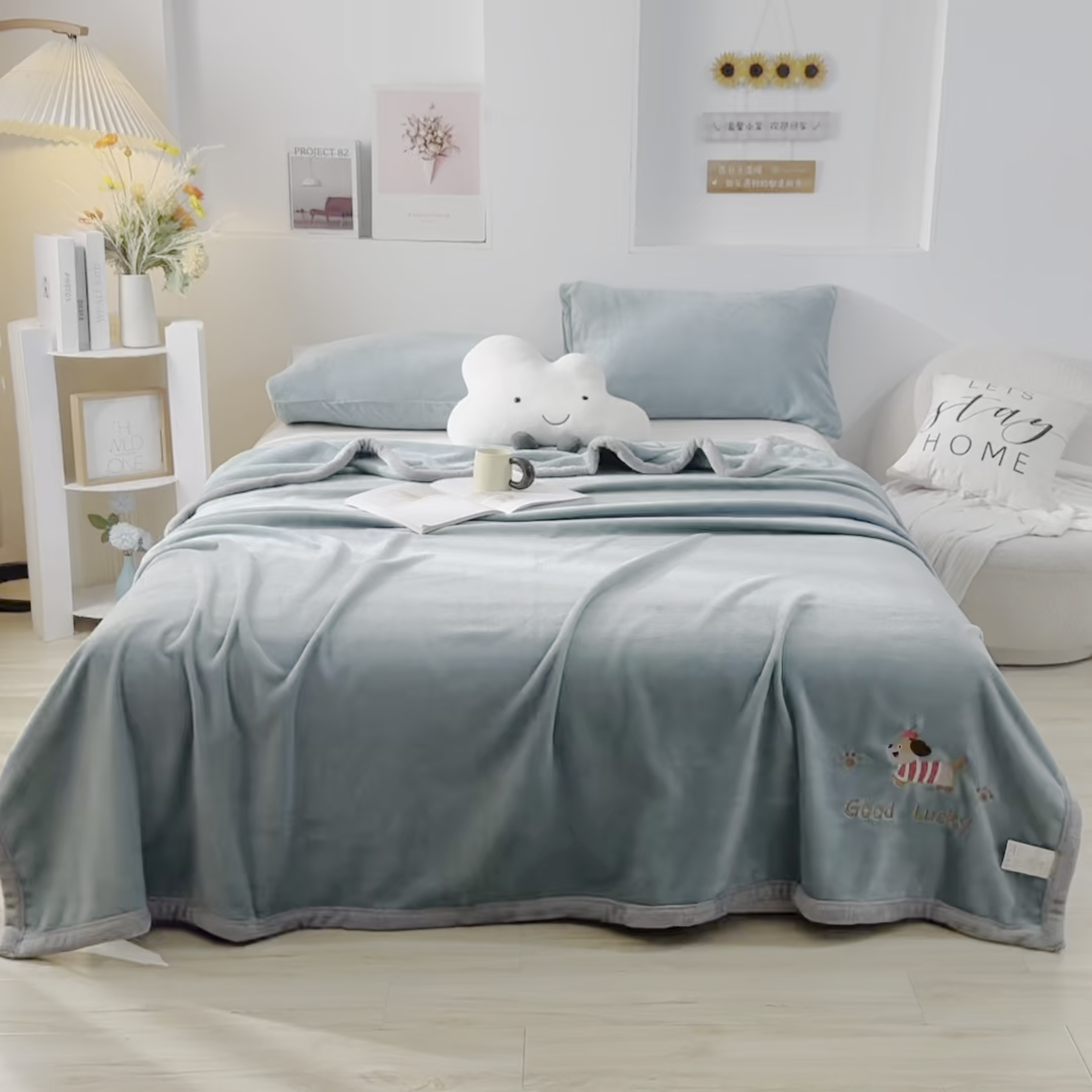 91家纺网 家纺一手货源 找家纺 恋绒家纺 2025新款刺绣款双面绒毛毯毯子盖毯 幸运狗-湖蓝