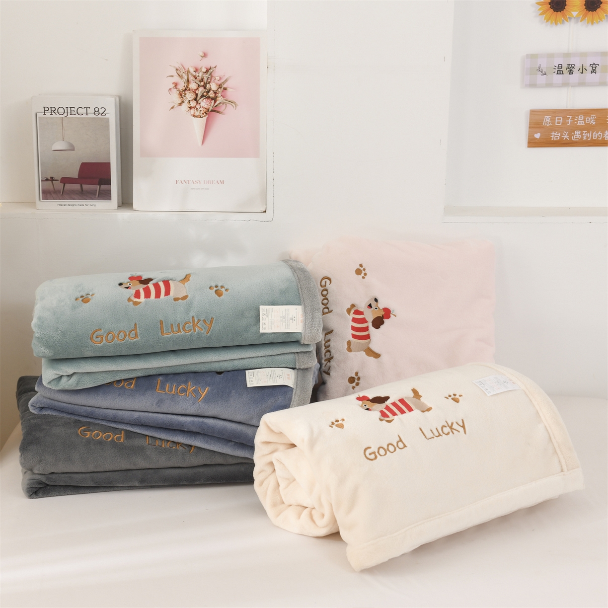 91家纺网 家纺一手货源 找家纺 恋绒家纺 2025新款刺绣款双面绒毛毯毯子盖毯 幸运狗-米白