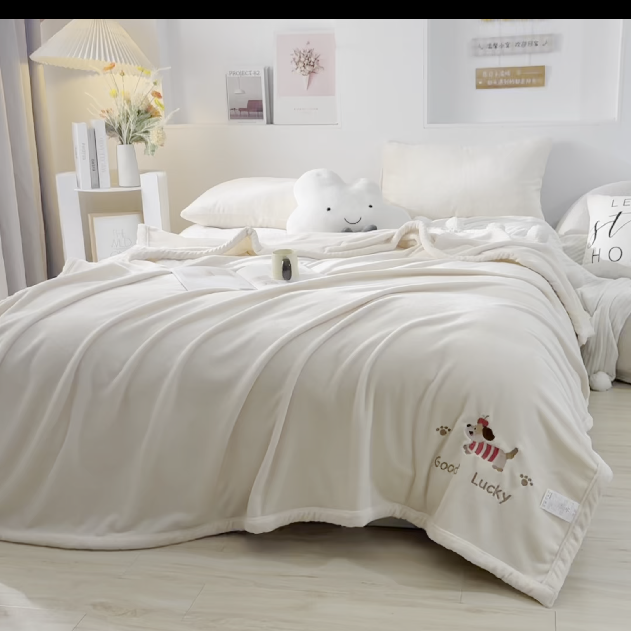 91家纺网 家纺一手货源 找家纺 恋绒家纺 2025新款刺绣款双面绒毛毯毯子盖毯 幸运狗-米白