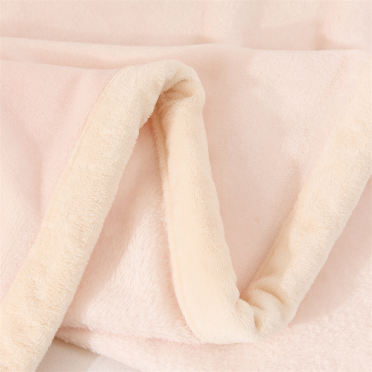 91家纺网 家纺一手货源 找家纺 恋绒家纺 2025新款刺绣款双面绒毛毯毯子盖毯 幸运狗-浅粉