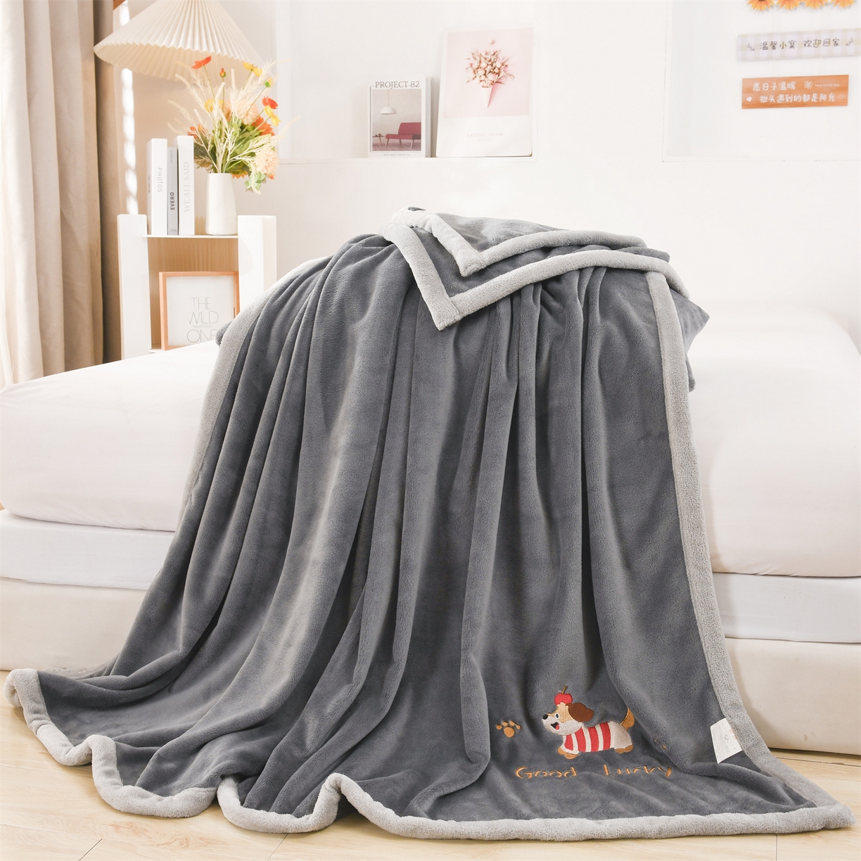 91家纺网 家纺一手货源 找家纺 恋绒家纺 2025新款刺绣款双面绒毛毯毯子盖毯 幸运狗-深灰