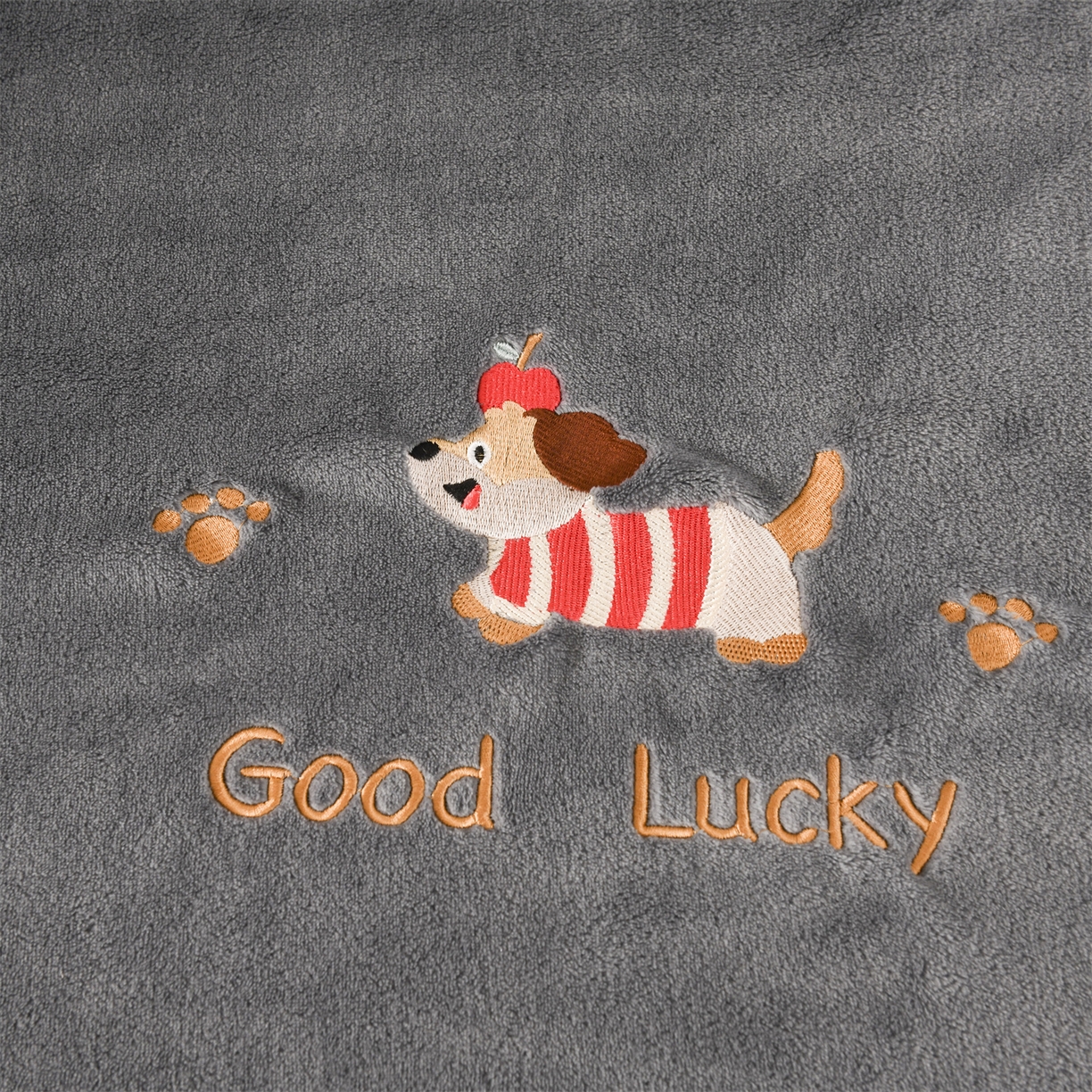 91家纺网 家纺一手货源 找家纺 恋绒家纺 2025新款刺绣款双面绒毛毯毯子盖毯 幸运狗-深灰