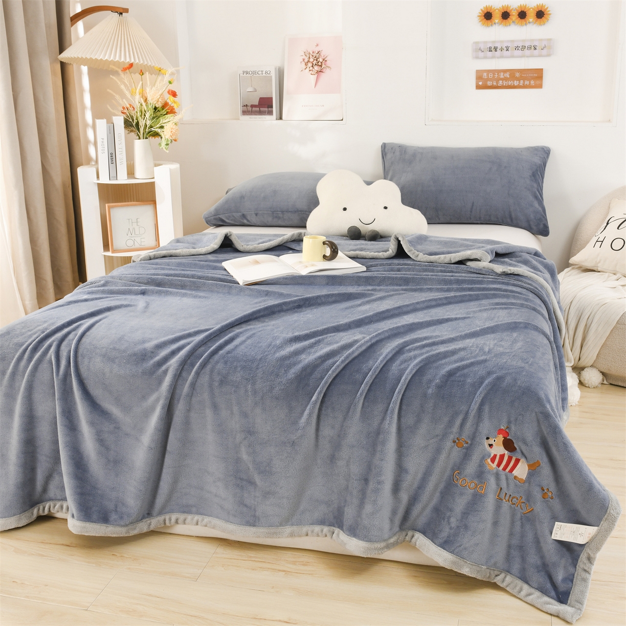 91家纺网 家纺一手货源 找家纺 恋绒家纺 2025新款刺绣款双面绒毛毯毯子盖毯 幸运狗-深蓝