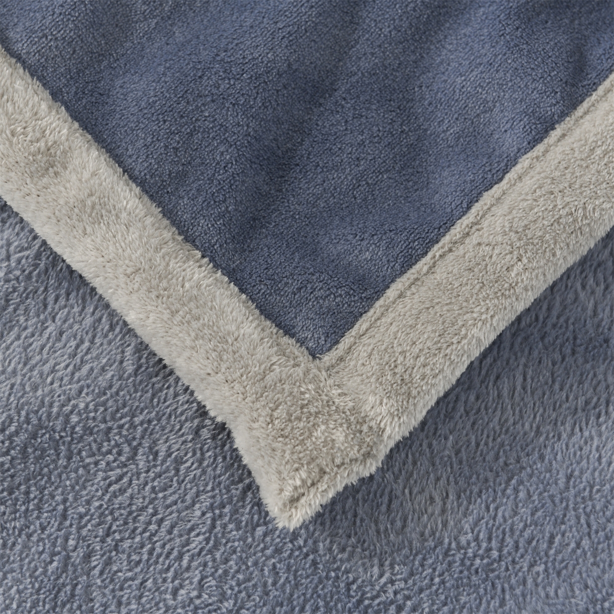 91家纺网 家纺一手货源 找家纺 恋绒家纺 2025新款刺绣款双面绒毛毯毯子盖毯 幸运狗-深蓝