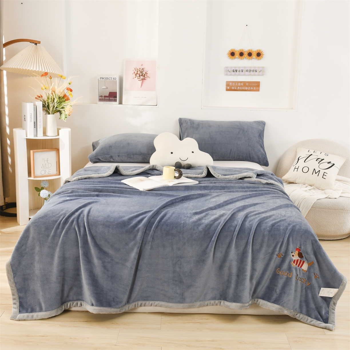 91家纺网 家纺一手货源 找家纺 恋绒家纺 2025新款刺绣款双面绒毛毯毯子盖毯 幸运狗-深蓝