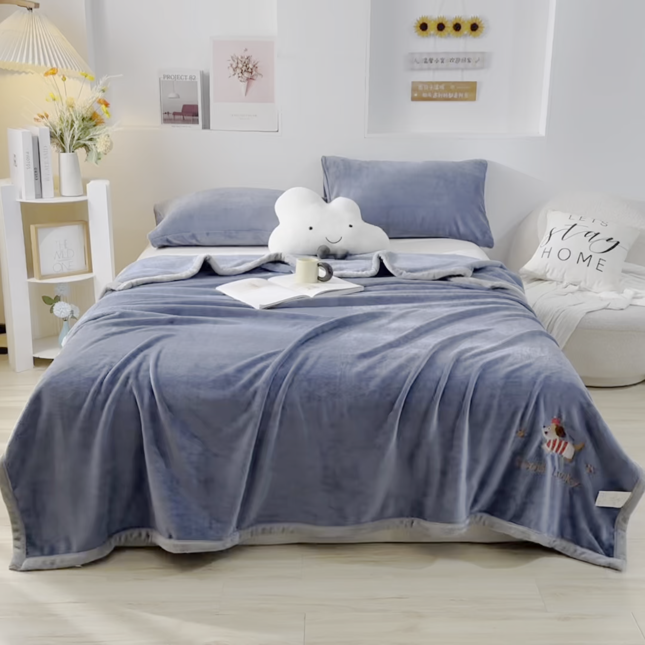 91家纺网 家纺一手货源 找家纺 恋绒家纺 2025新款刺绣款双面绒毛毯毯子盖毯 幸运狗-深蓝