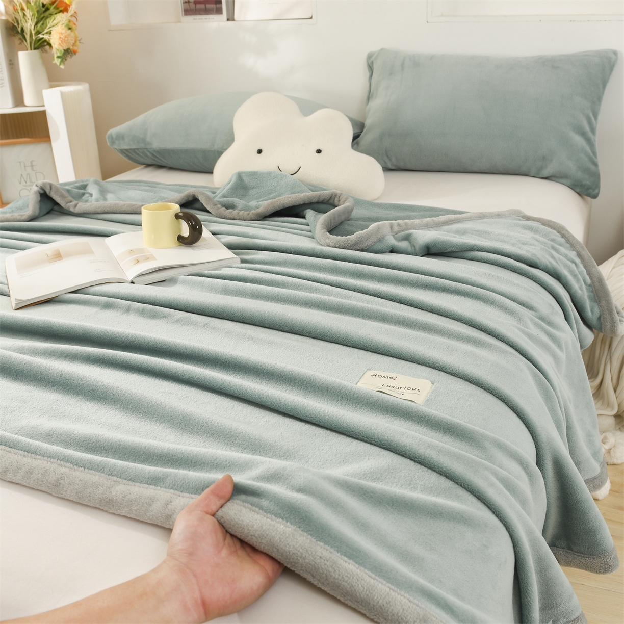 91家纺网 家纺一手货源 找家纺 恋绒家纺 2025新款双面绒多功能休闲毛毯盖毯毯子 湖蓝