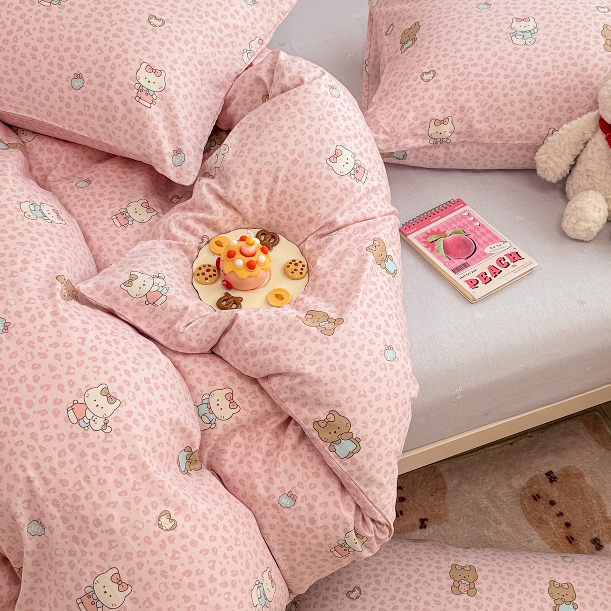 91家纺网 家纺一手货源 找家纺 简宜家居（朝初家纺） 2025新款12868全棉兔与花笺系列四件套 豹纹-粉