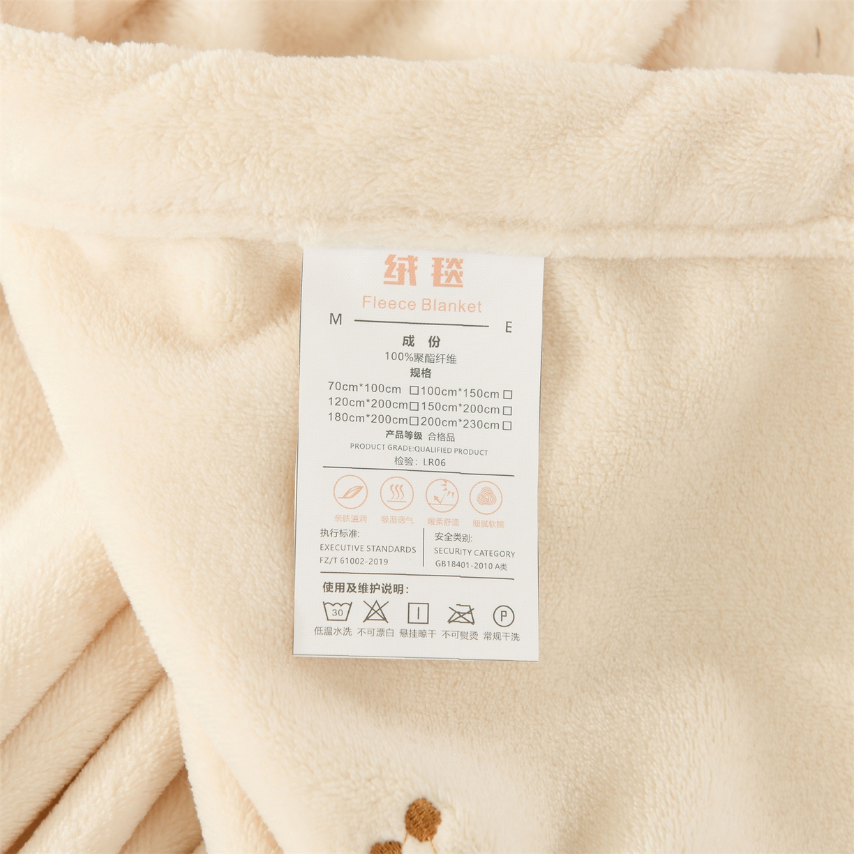 91家纺网 家纺一手货源 找家纺 恋绒家纺 2025新款双面绒多功能休闲毛毯盖毯毯子 米白