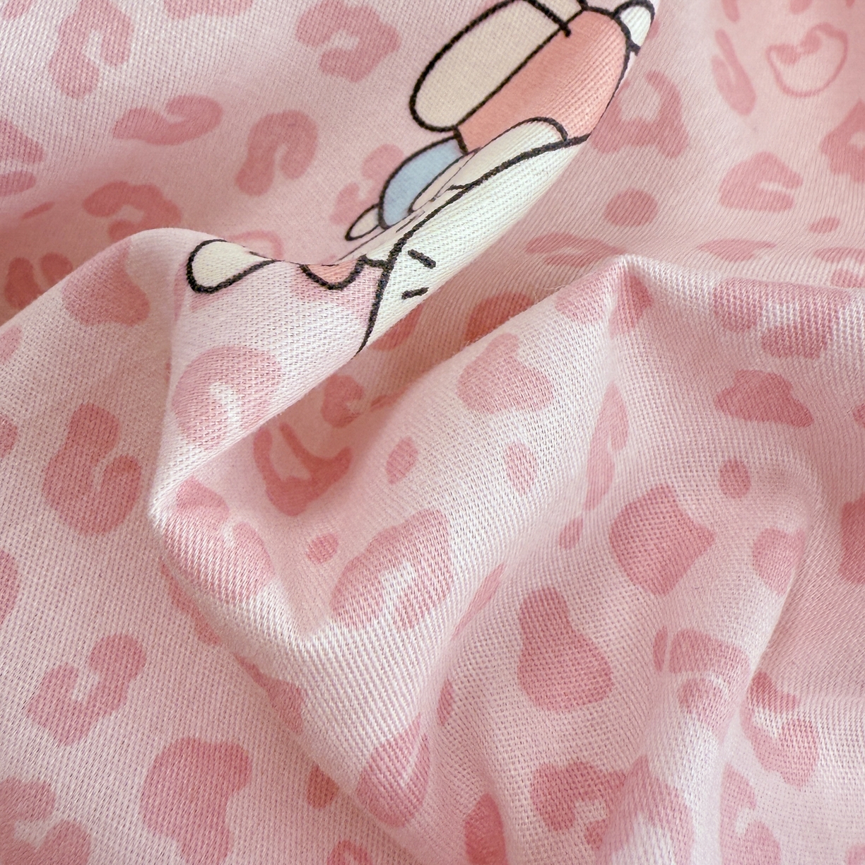 91家纺网 家纺一手货源 找家纺 简宜家居（朝初家纺） 2025新款12868全棉兔与花笺系列四件套 豹纹-粉