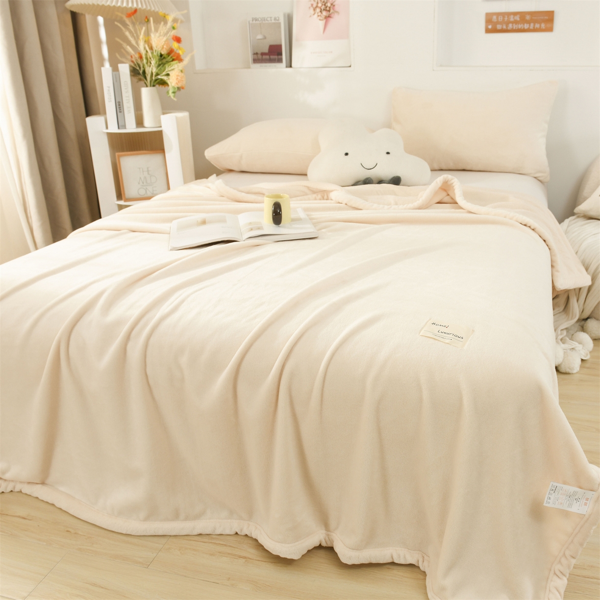 91家纺网 家纺一手货源 找家纺 恋绒家纺 2025新款双面绒多功能休闲毛毯盖毯毯子 米白