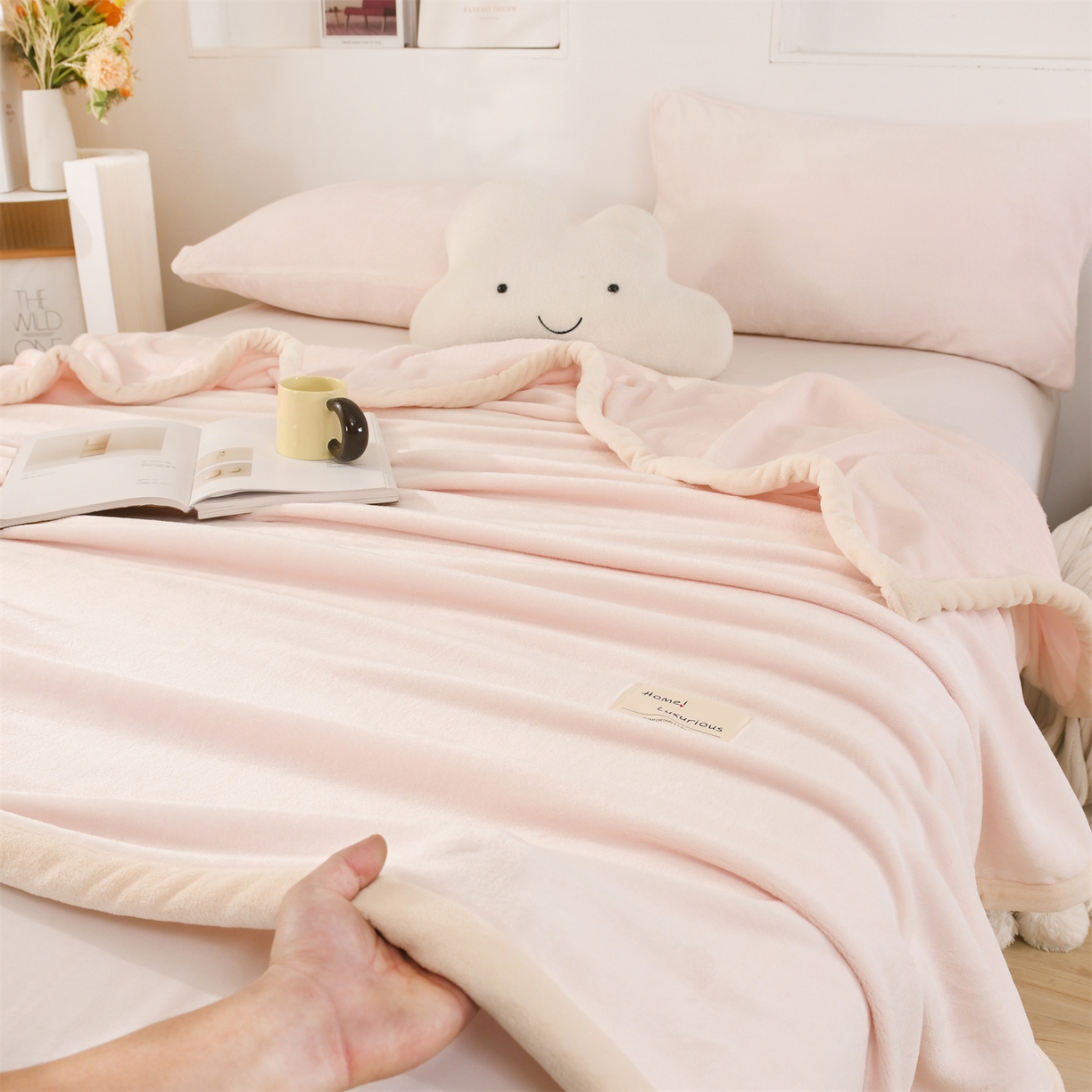 91家纺网 家纺一手货源 找家纺 恋绒家纺 2025新款双面绒多功能休闲毛毯盖毯毯子 浅粉