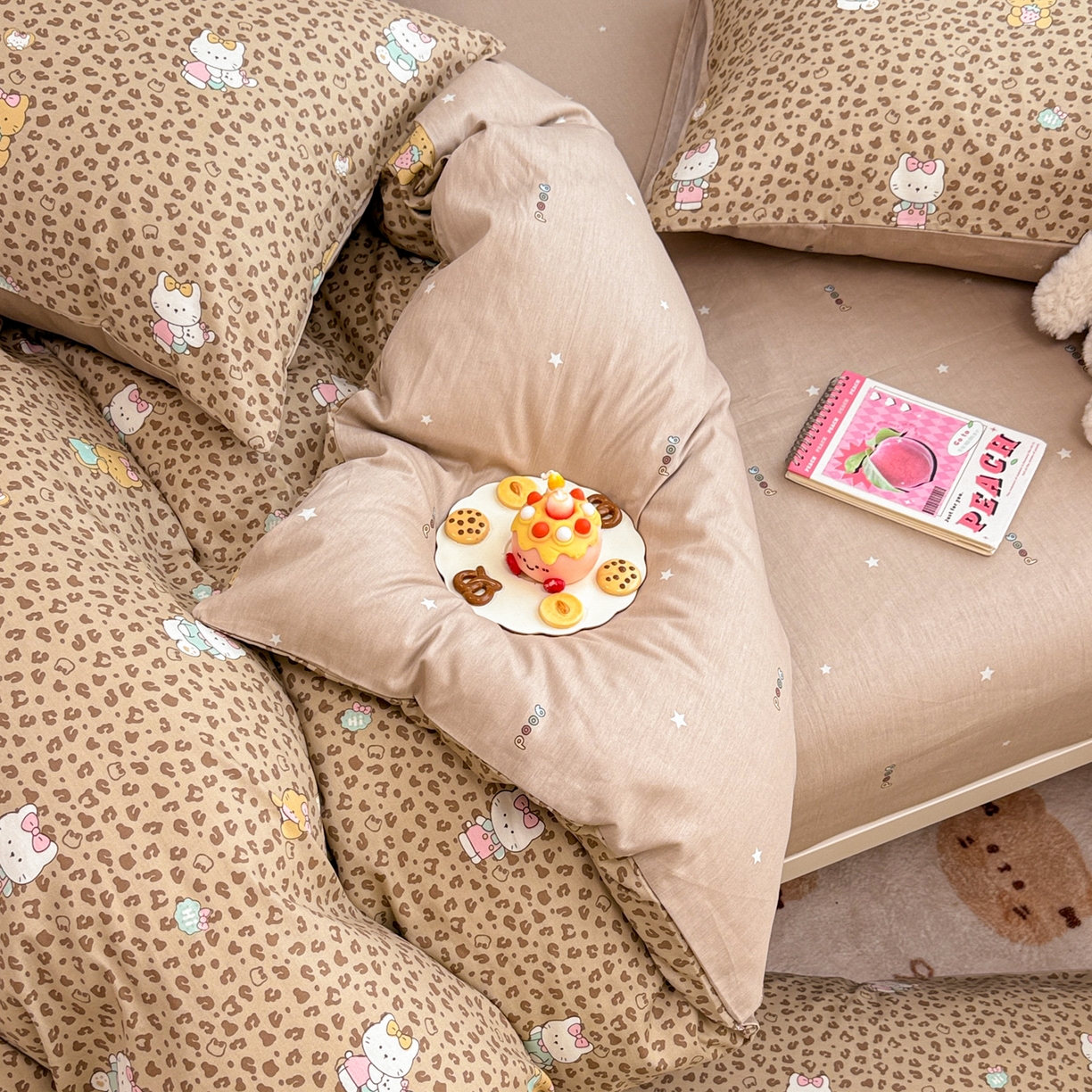 91家纺网 家纺一手货源 找家纺 简宜家居（朝初家纺） 2025新款12868全棉兔与花笺系列四件套 豹纹-咖