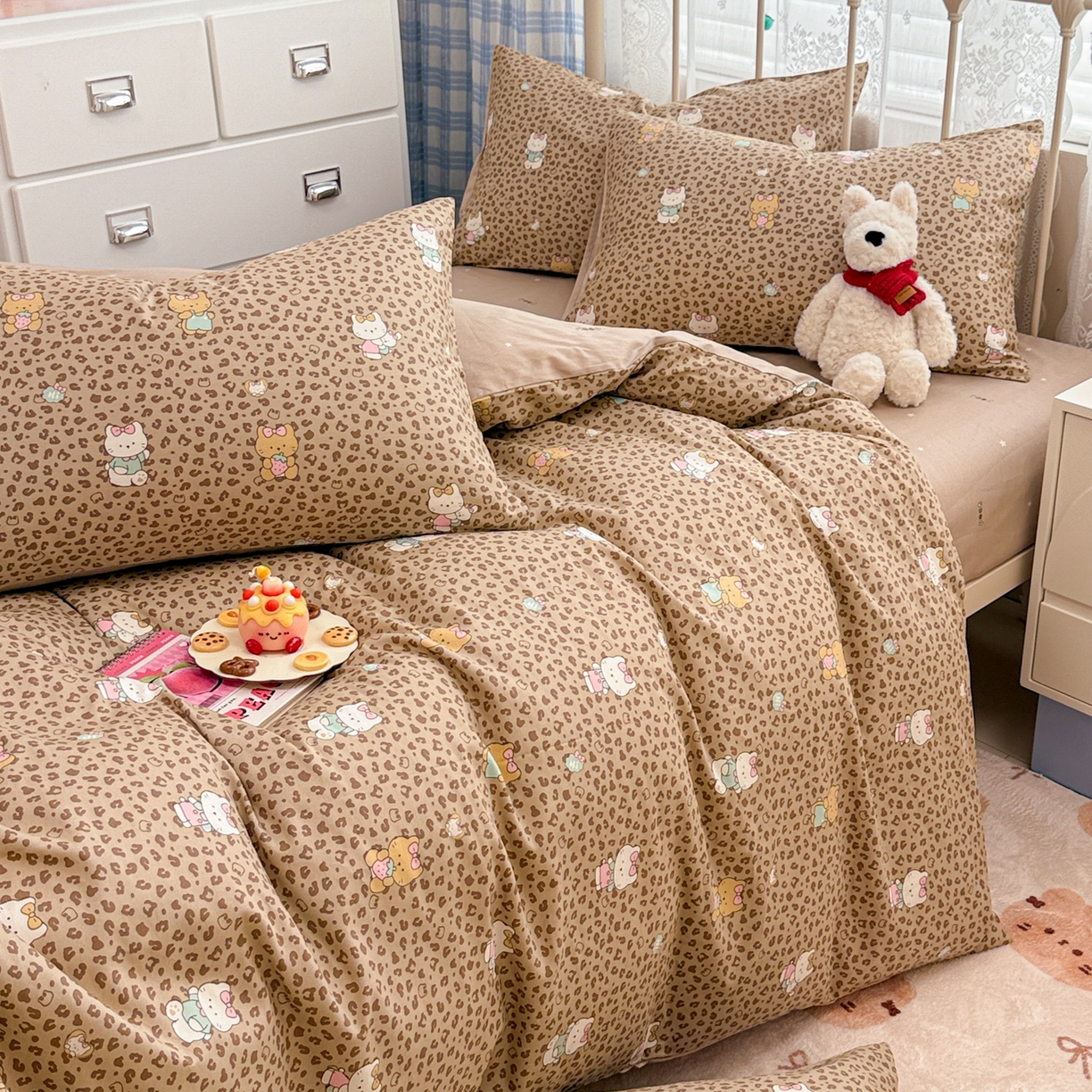 91家纺网 家纺一手货源 找家纺 简宜家居（朝初家纺） 2025新款12868全棉兔与花笺系列四件套 豹纹-咖