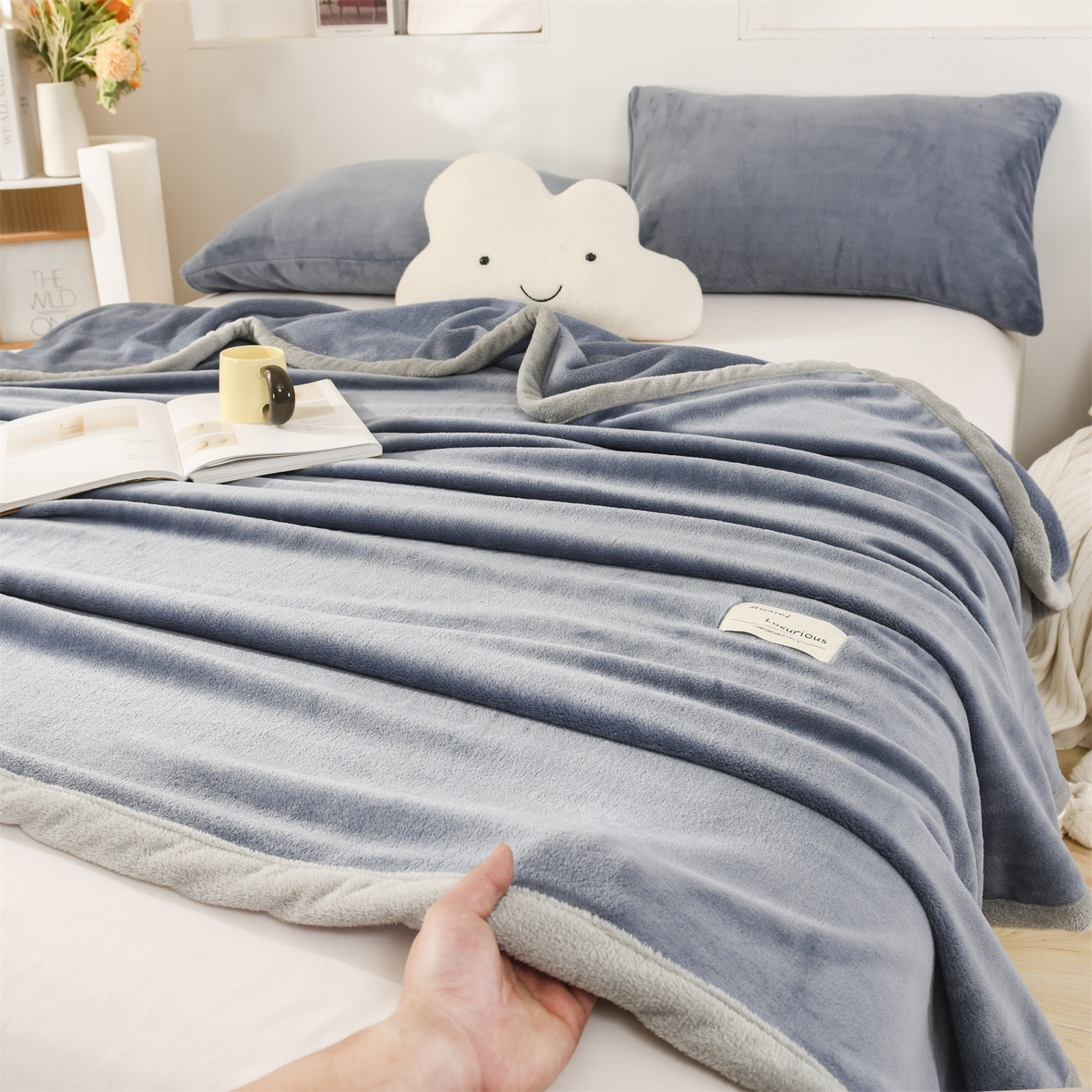 91家纺网 家纺一手货源 找家纺 恋绒家纺 2025新款双面绒多功能休闲毛毯盖毯毯子 深蓝