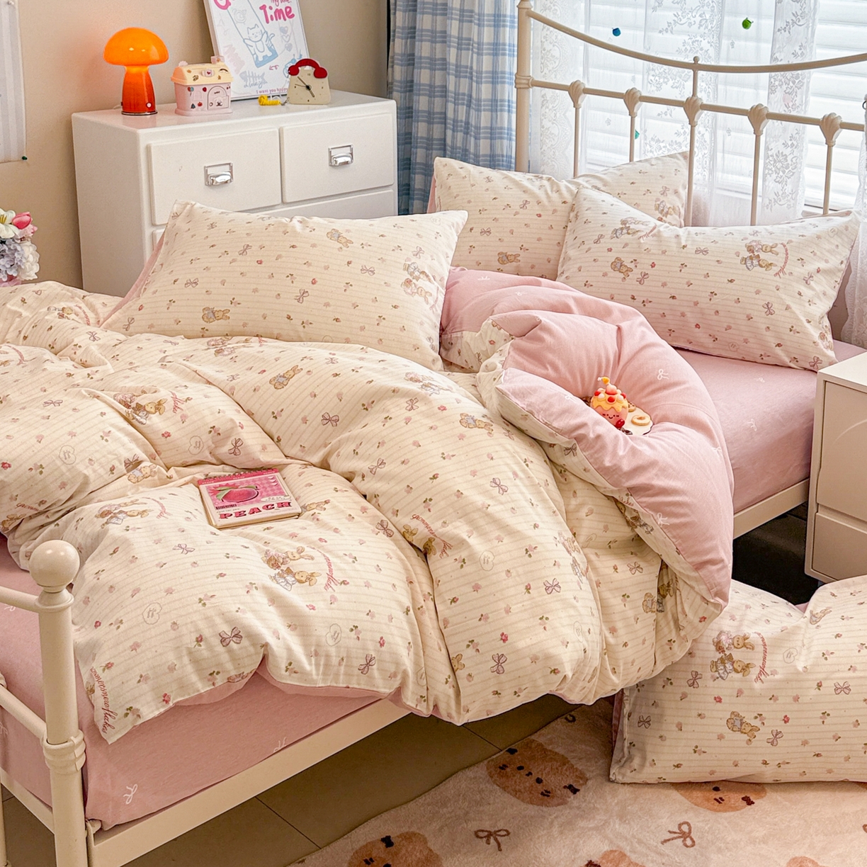 91家纺网 家纺一手货源 找家纺 简宜家居（朝初家纺） 2025新款12868全棉兔与花笺系列四件套 粉红可爱兔