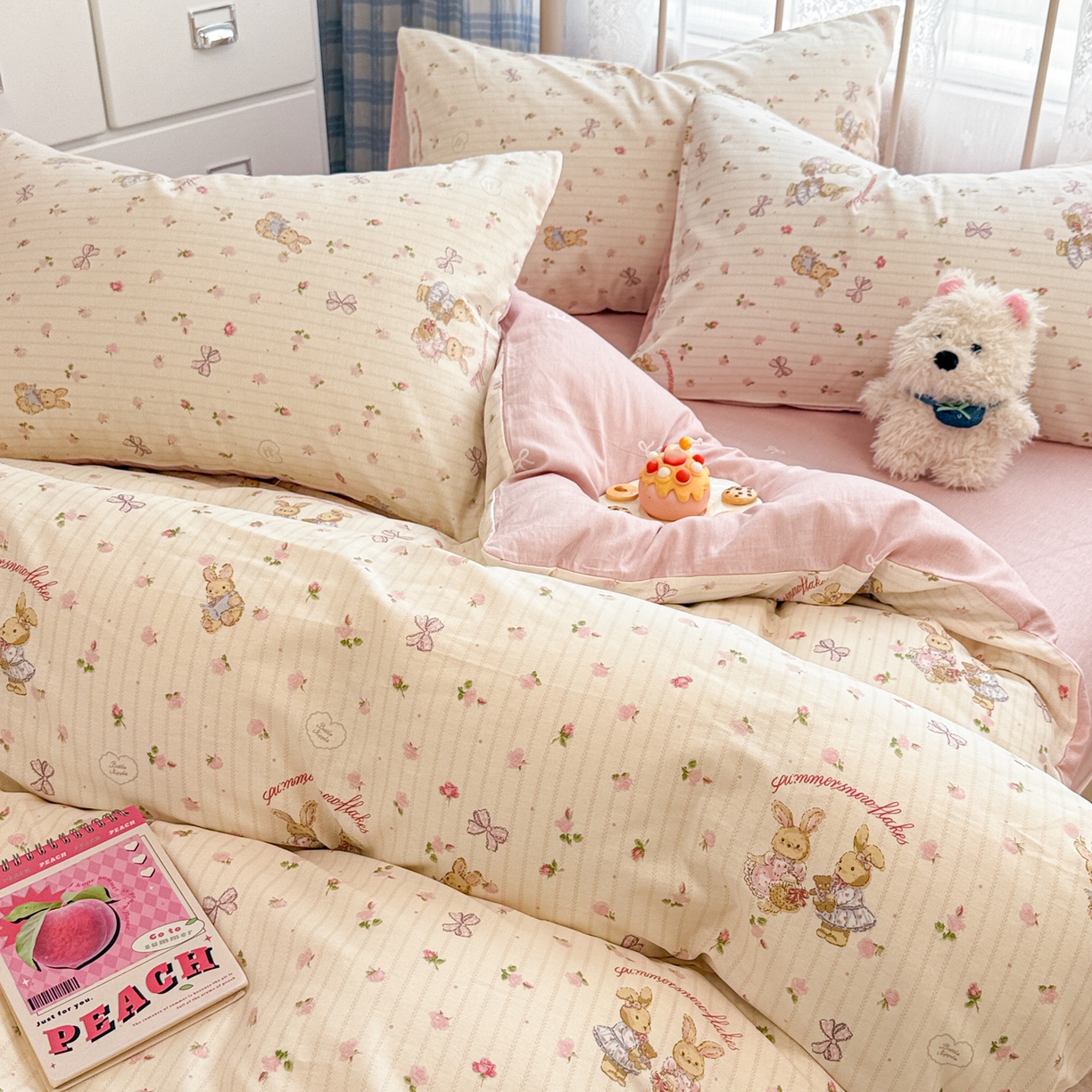 91家纺网 家纺一手货源 找家纺 简宜家居（朝初家纺） 2025新款12868全棉兔与花笺系列四件套 粉红可爱兔