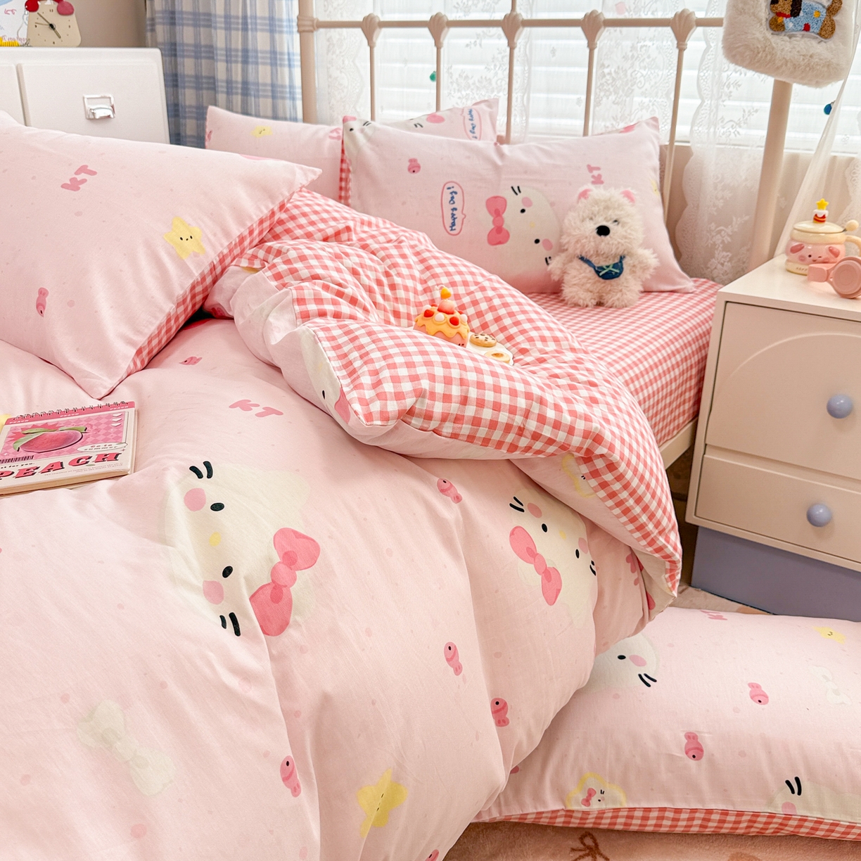 91家纺网 家纺一手货源 找家纺 简宜家居（朝初家纺） 2025新款12868全棉兔与花笺系列四件套 粉色猫