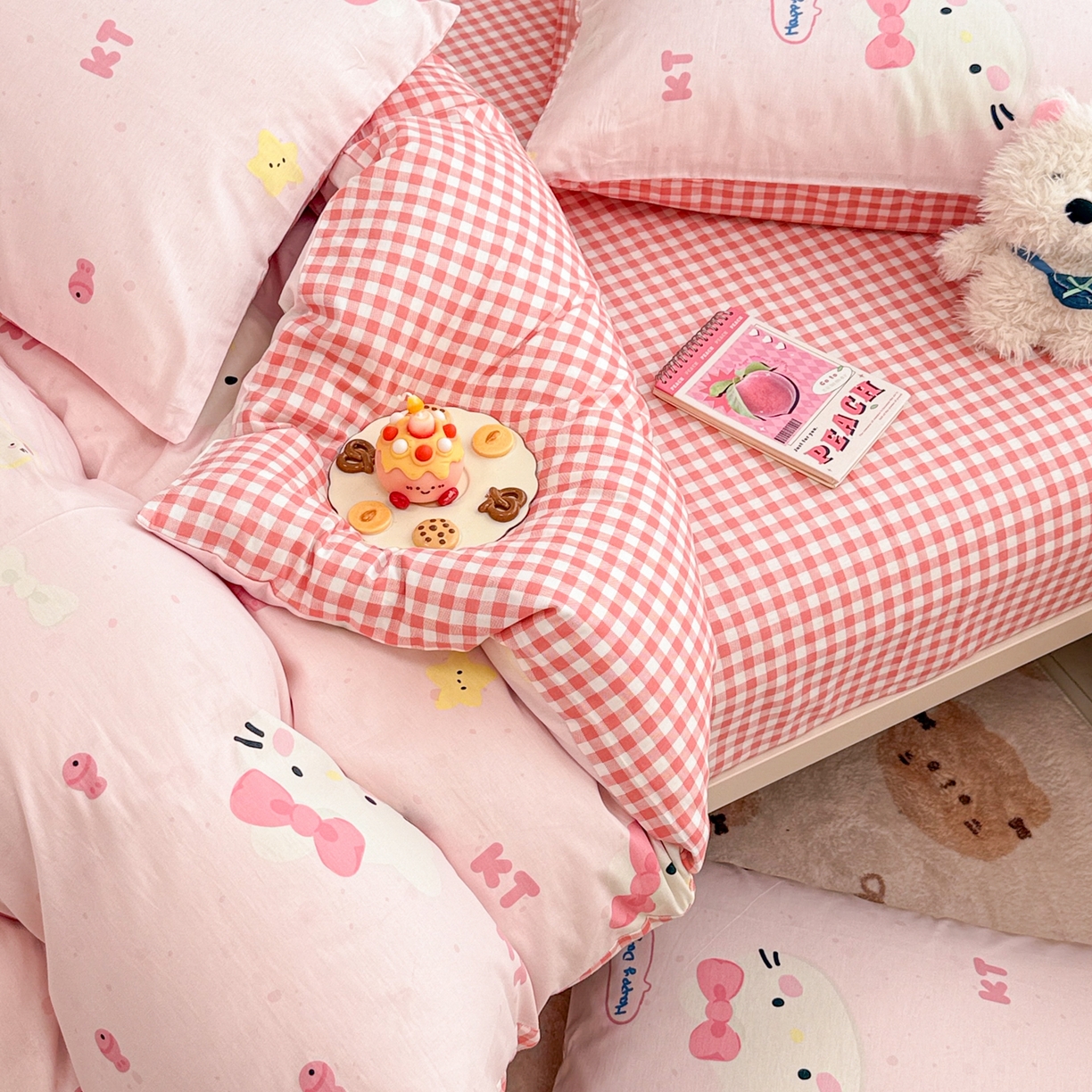 91家纺网 家纺一手货源 找家纺 简宜家居（朝初家纺） 2025新款12868全棉兔与花笺系列四件套 粉色猫