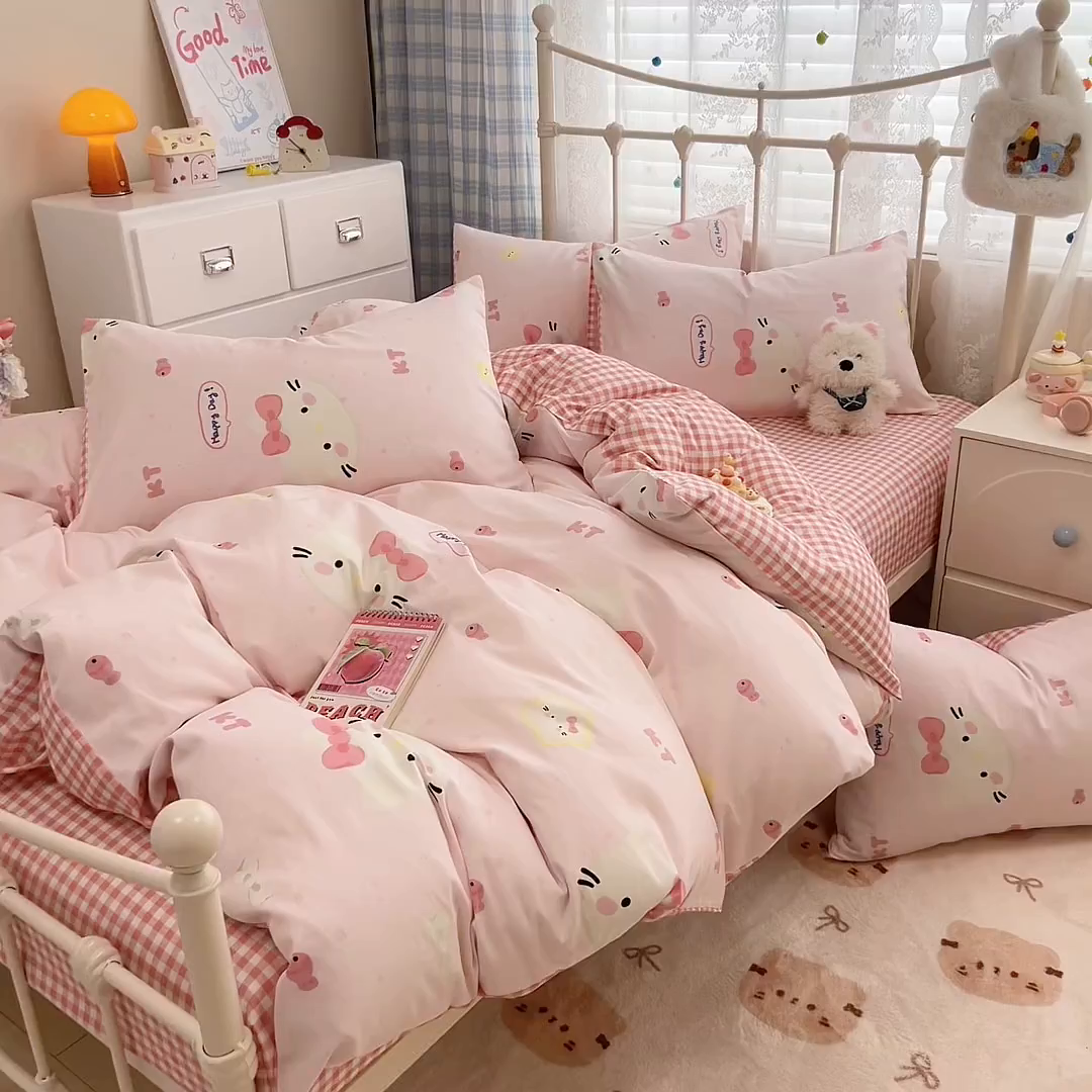91家纺网 家纺一手货源 找家纺 简宜家居（朝初家纺） 2025新款12868全棉兔与花笺系列四件套 粉色猫