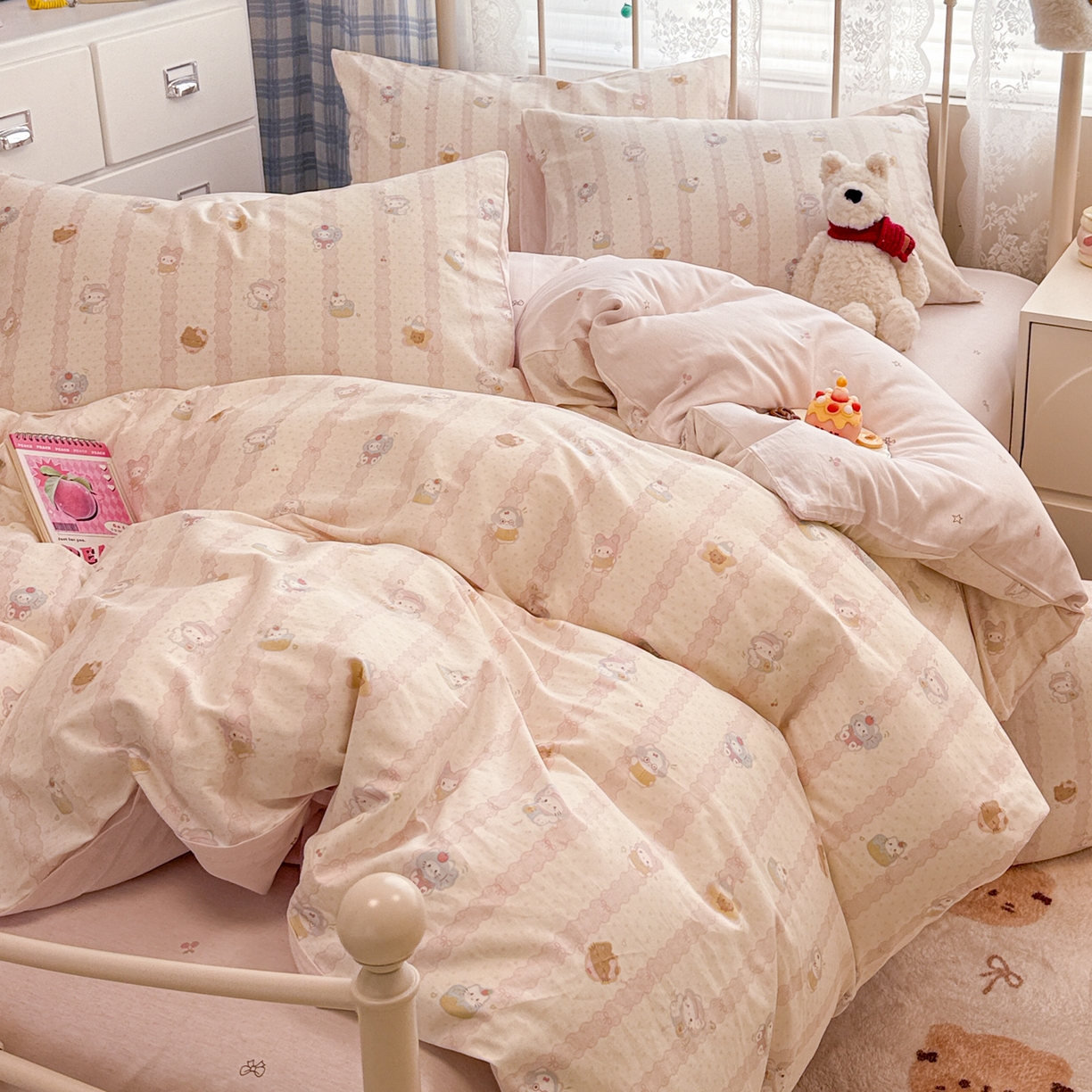 91家纺网 家纺一手货源 找家纺 简宜家居（朝初家纺） 2025新款12868全棉兔与花笺系列四件套 粉条喵团