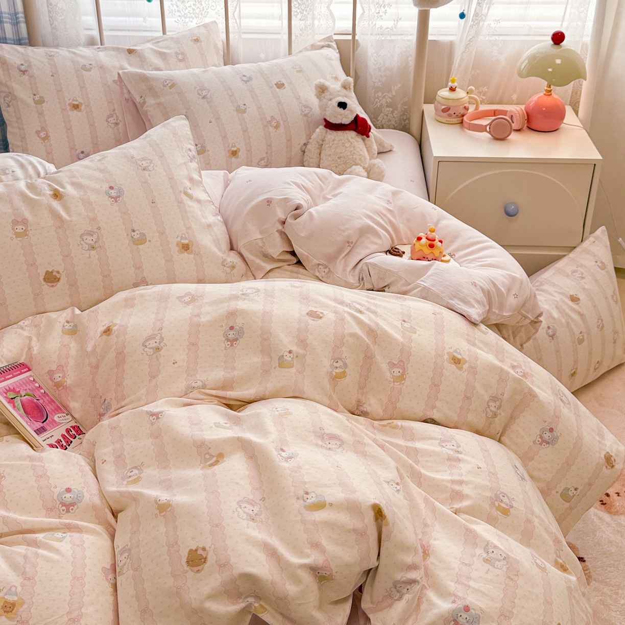 91家纺网 家纺一手货源 找家纺 简宜家居（朝初家纺） 2025新款12868全棉兔与花笺系列四件套 粉条喵团