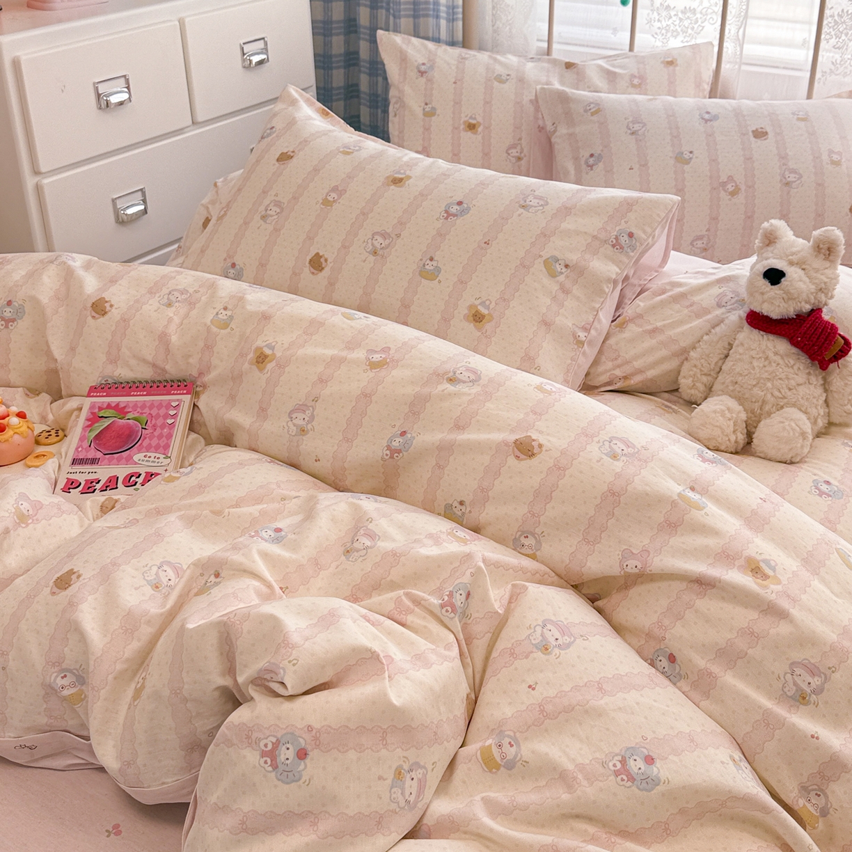 91家纺网 家纺一手货源 找家纺 简宜家居（朝初家纺） 2025新款12868全棉兔与花笺系列四件套 粉条喵团