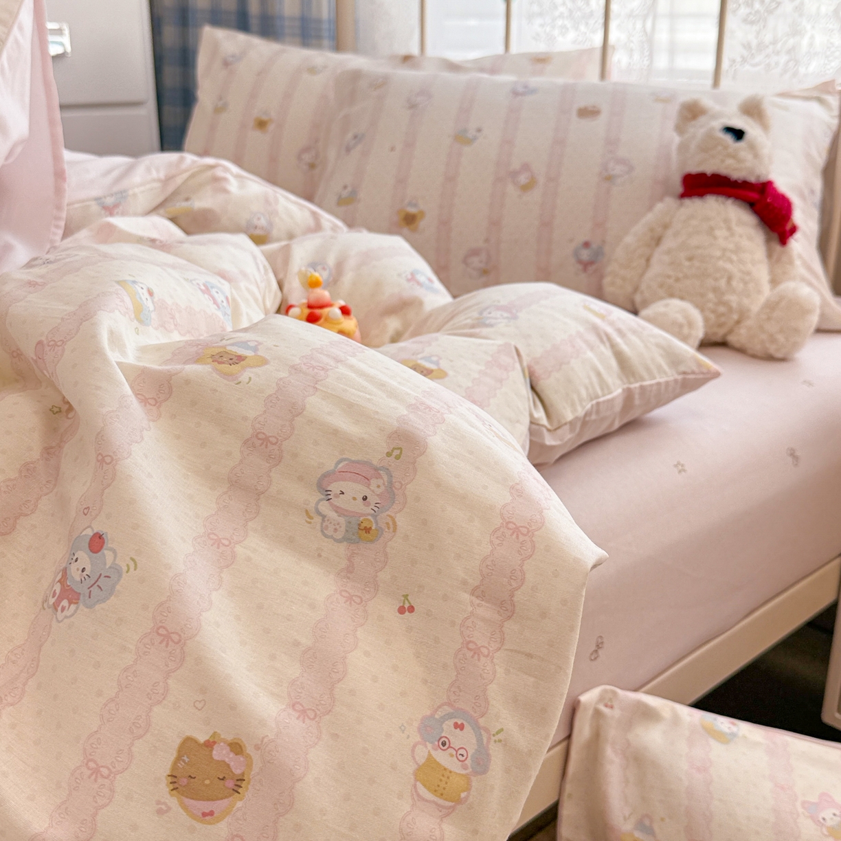91家纺网 家纺一手货源 找家纺 简宜家居（朝初家纺） 2025新款12868全棉兔与花笺系列四件套 粉条喵团