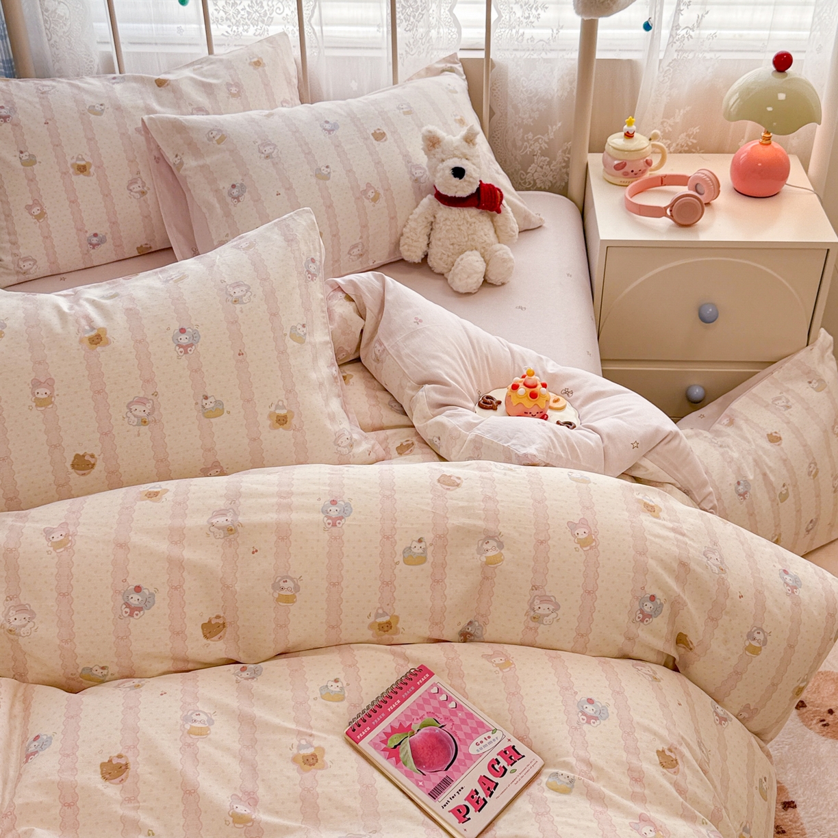 91家纺网 家纺一手货源 找家纺 简宜家居（朝初家纺） 2025新款12868全棉兔与花笺系列四件套 粉条喵团