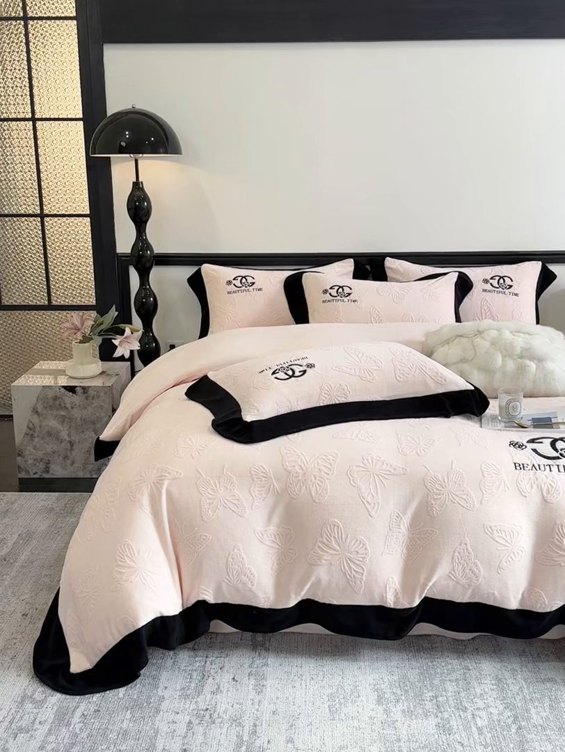 91家纺网 家纺一手货源 找家纺 （总）女子家纺 2025新款雕花牛奶绒绣花四件套