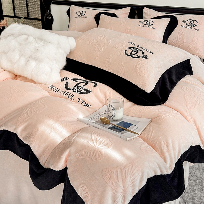 91家纺网 家纺一手货源 找家纺 （总）女子家纺 2025新款雕花牛奶绒绣花四件套