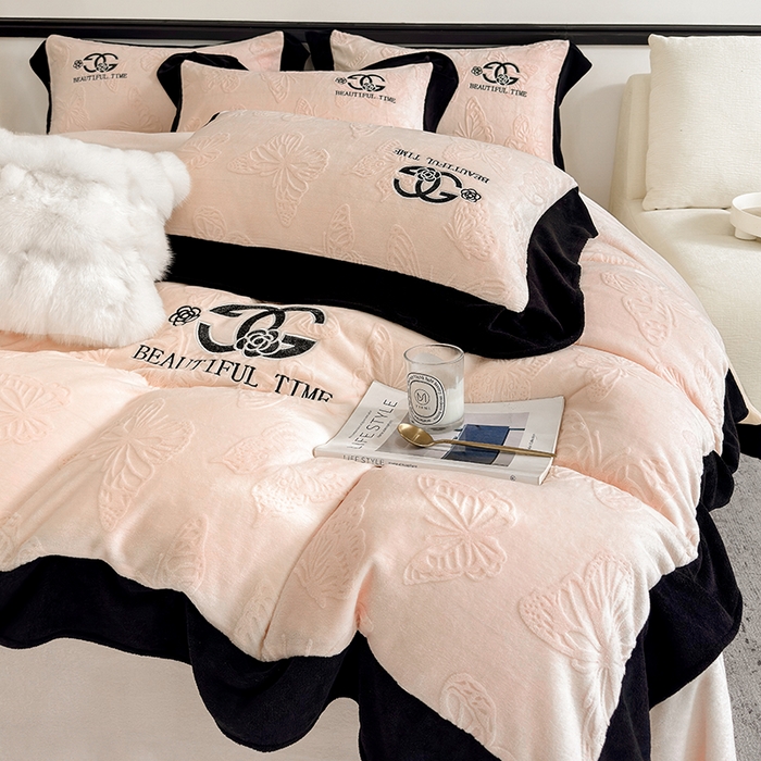 91家纺网 家纺一手货源 找家纺 （总）女子家纺 2025新款雕花牛奶绒绣花四件套