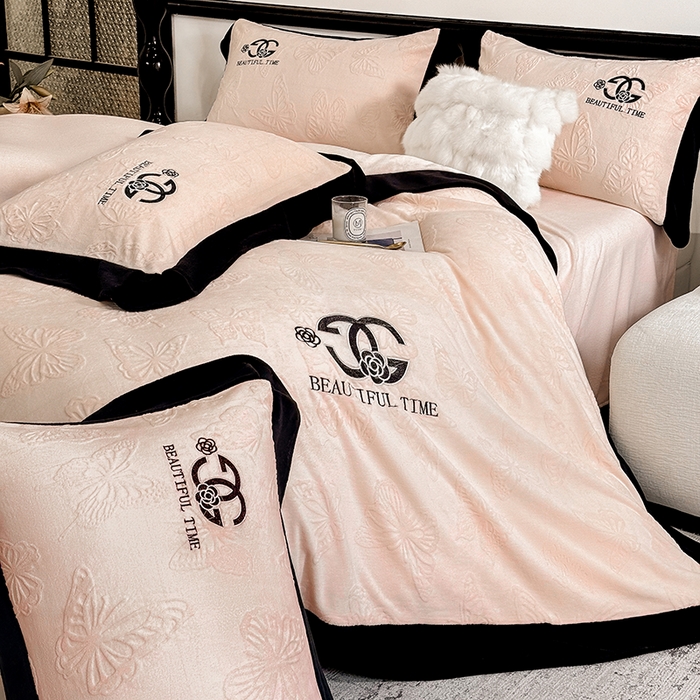 91家纺网 家纺一手货源 找家纺 （总）女子家纺 2025新款雕花牛奶绒绣花四件套