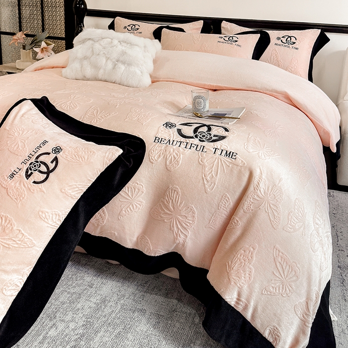 91家纺网 家纺一手货源 找家纺 （总）女子家纺 2025新款雕花牛奶绒绣花四件套