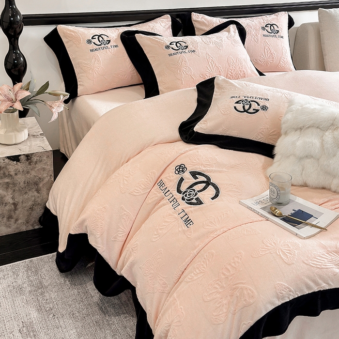 91家纺网 家纺一手货源 找家纺 （总）女子家纺 2025新款雕花牛奶绒绣花四件套