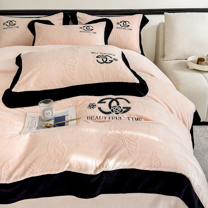 91家纺网 家纺一手货源 找家纺 （总）女子家纺 2025新款雕花牛奶绒绣花四件套