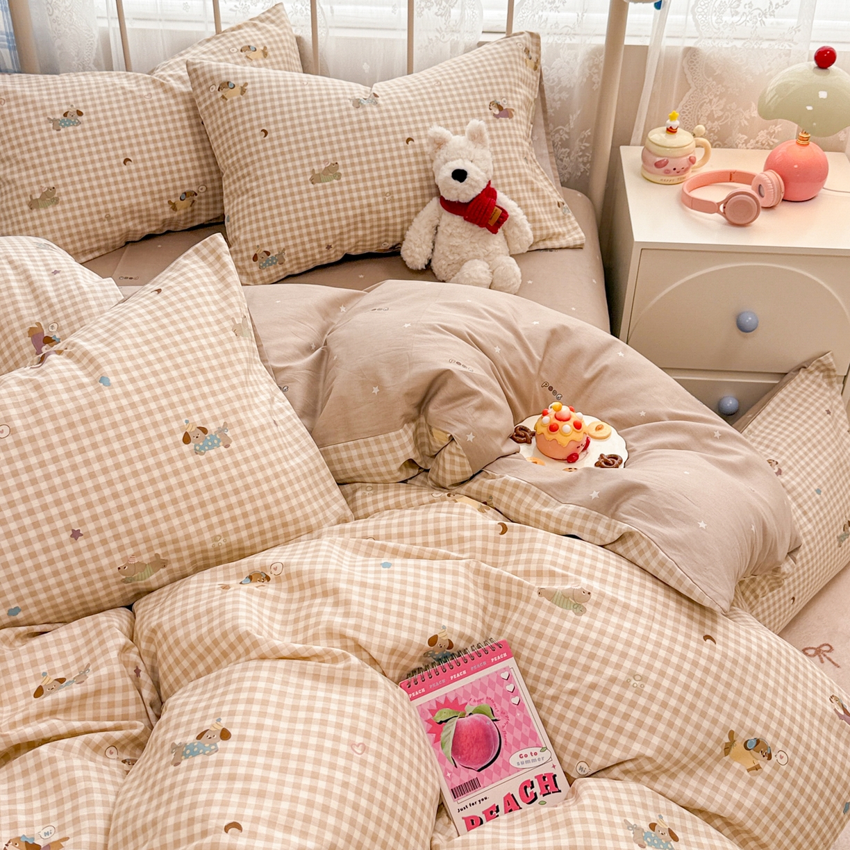 91家纺网 家纺一手货源 找家纺 简宜家居（朝初家纺） 2025新款12868全棉兔与花笺系列四件套 格纹宠物