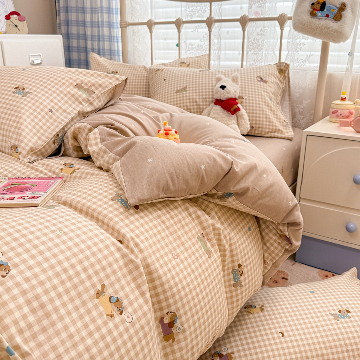 91家纺网 家纺一手货源 找家纺 简宜家居（朝初家纺） 2025新款12868全棉兔与花笺系列四件套 格纹宠物